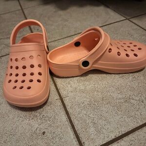 Brand new girls pink size 5-6 croc like shoes